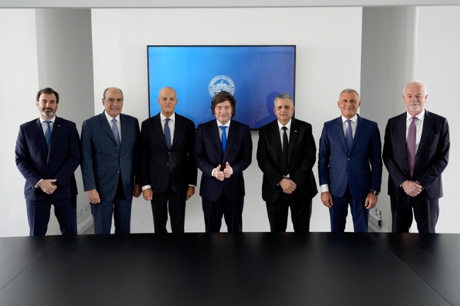 Milei recibió al CEO de ENI por la firma del acuerdo entre YPF y ENI por GNL