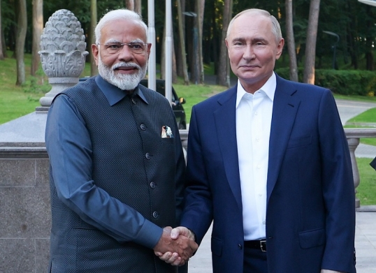Putin y Modi entablan negociaciones en Moscú
