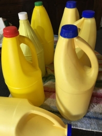 ANMAT prohibió la venta y uso de artículos de limpieza, cosméticos, productos para autos