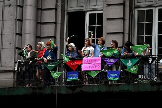 Multitudinaria marcha el Día Internacional de la Mujer