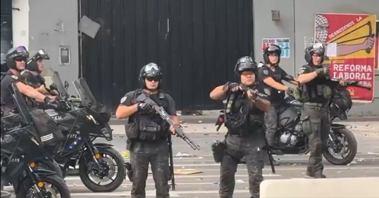 Incidentes frente al Congreso durante la multitudinaria marcha contra la reforma laboral