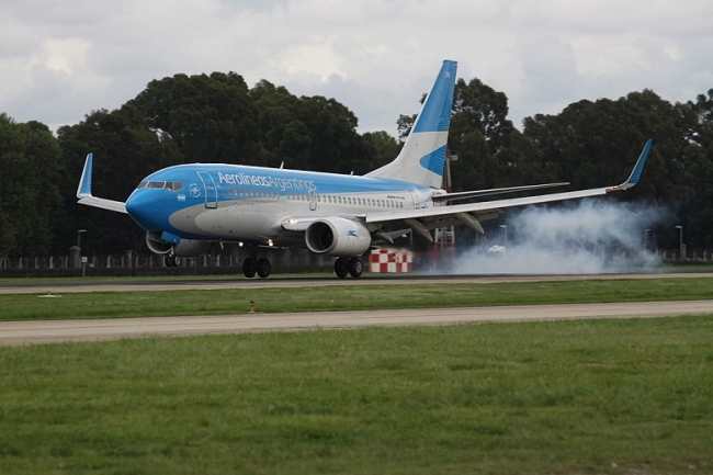 Por decretó el Gobierno de Milei declaró como «sujeta a privatización» a Aerolíneas Argentinas