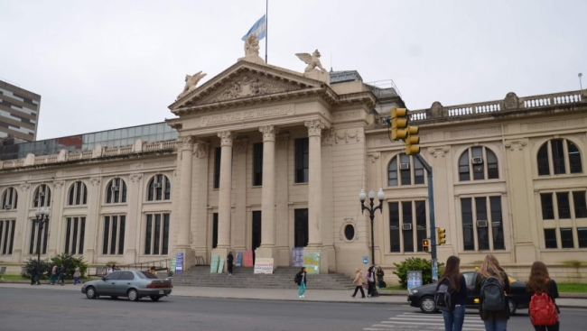 La Universidad Nacional de Rosario nuevamente acreditó la carrera de medicina con la máxima calificación