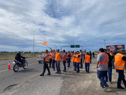 Chubut: Trabajadores de Vialidad Nacional protestan en la Ruta 25