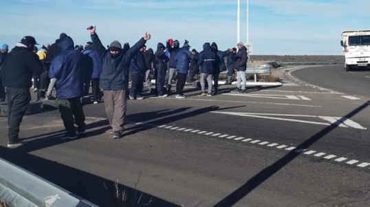Chubut: Marineros vuelven a cortar la Ruta 3 en el acceso a Madryn