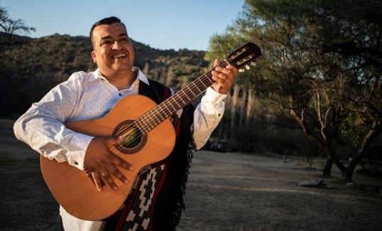 El cordobés Adrián González se presenta en la feria de Mataderos
