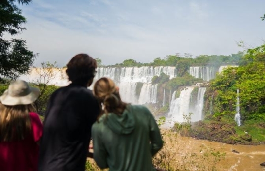 Cataratas del Iguazú recibieron a los primeros visitantes del 2026