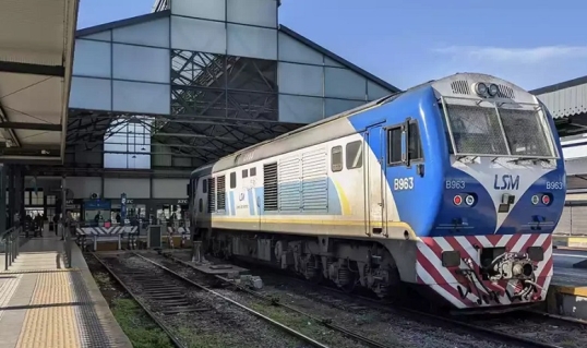 El Gobierno inició el proceso de compra 3 locomotoras nuevas para el tren San Martín