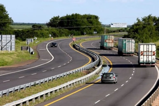 El Gobierno firmó los primeros contratos para privatizar rutas nacionales