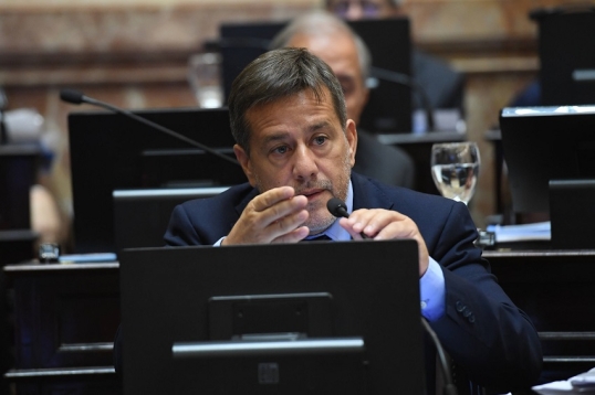 Mariano Recalde:  “Me da vergüenza que senadores que fueron votados por el pueblo peronista vengan a convalidar quita de derechos a los trabajadores”