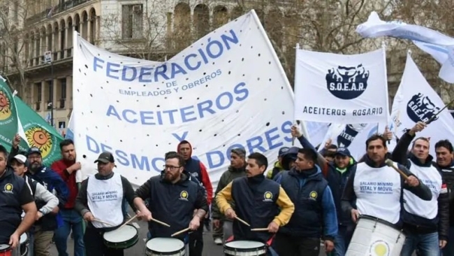 Los Aceiteros realizan un paro nacional y marchan contra la Reforma Laboral