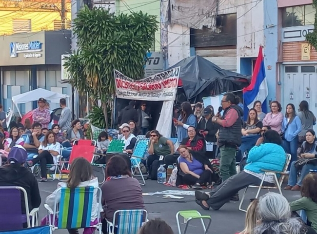 Insólito: Condenan a prisión a dos dirigentes docentes por organizar una protesta decidida en asamblea