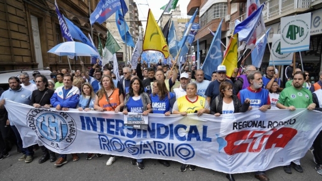 Paro nacional en Rosario: Realizan una importante la movilización y acto contra el Gobierno de Milei