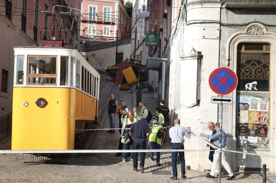 Portugal: asciende a 17 el número de muertos tras el accidente del funicular