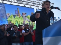 Santa Cruz: Los petroleros y el gobernador Claudio Vidal reclamaron por la reactivación del sector