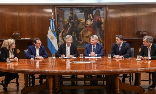 Caputo y Ziliotto firmaron un acta intención para analizar la deuda que Nación mantiene con La Pampa