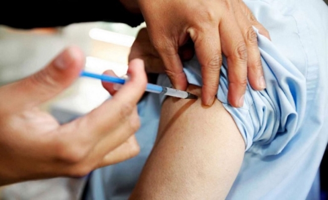 Instan a colocarse la vacuna antigripal a partir de los 50 años