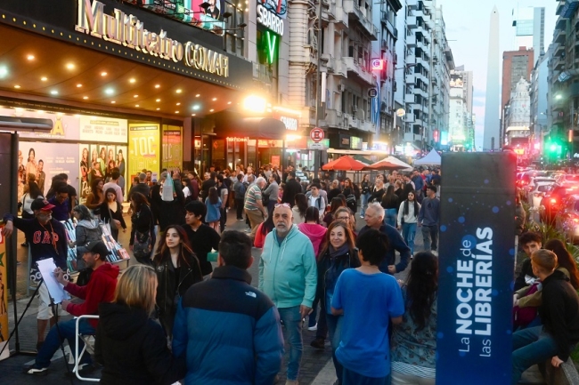 La Noche de las Librerías convocó a miles de personas en la ciudad de Buenos Aires