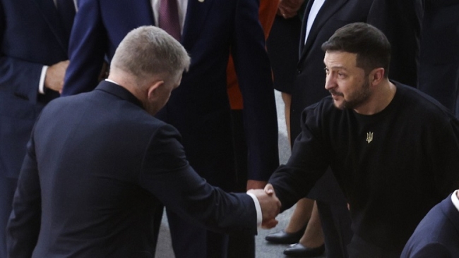 Zelenski reconoce haber ofrecido dinero a Fico, a cambio de la entrada a la OTAN
