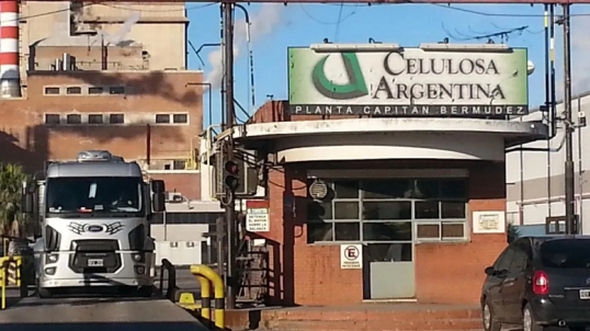 Celulosa Argentina paralizó la producción en sus plantas de Capitán Bermúdez y Zárate