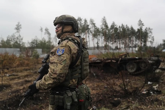 Trump pide a Kiev que limite su Ejército a 600.000 hombres y se retire del Donbás