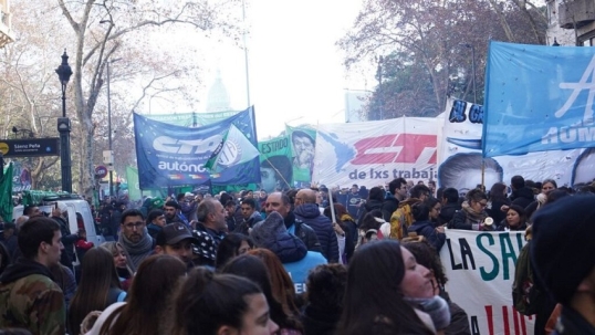 La UTEP y las dos CTA marchan a Trabajo para exigir un ingreso mínimo equivalente a la Canasta Básica Total