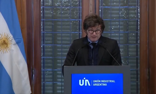 «En el mes de diciembre se termina con el nefasto Impuesto PAIS», afirmó Milei, ante la UIA