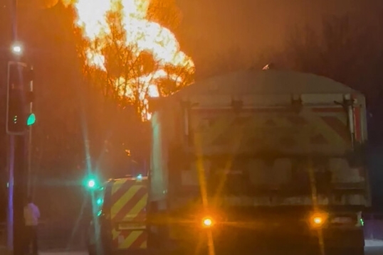 Incendio de una subestación eléctrica en el oeste de Londres, miles de hogares sin luz