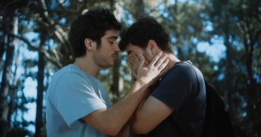 Llega a las salas «Los amantes astronautas», con Lautaro Bettoni, Mora Arenillas, Javier Orán