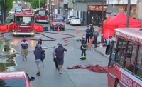 Impresionante incendio en una fábrica textil en Valentin Alsina