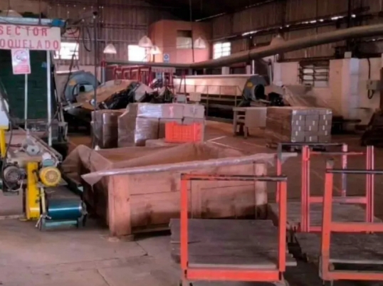 Misiones: Industrias Montecarlo mantiene suspendida su producción y adeuda salarios