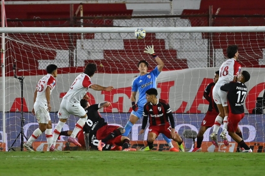 Torneo clausura de fútbol: River enfrenta a Huracán