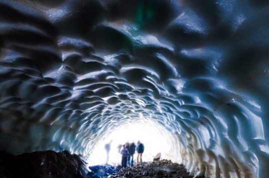 Esquel: Vecinos advierten que se quieren apropiar de los túneles de hielo