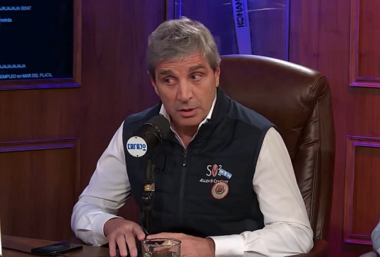 Luis Caputo aseguró que no va a haber cambios en el programa y que no van a defaultear