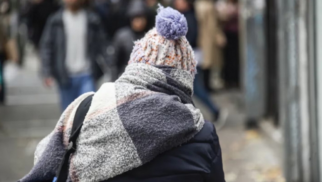 El tiempo en el AMBA, se presenta frío, cielo algomente nublado y una máxima de 13 grados
