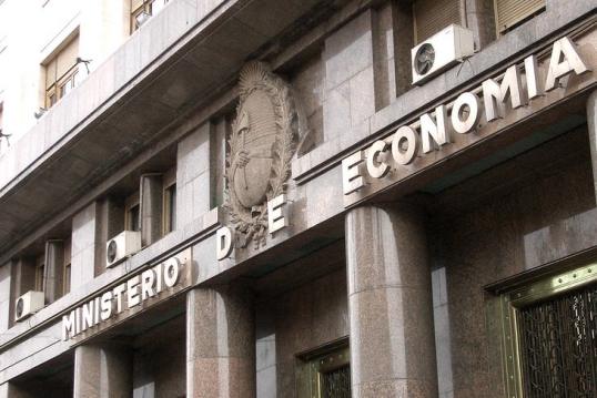 Economía lanza licitación con bono a tasa fija a 2027 para renovar los vencimientos de este viernes