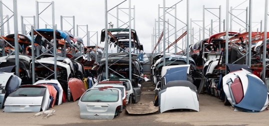 El Gobierno digitaliza y simplifica los trámites para registrar un vehículo a desarmar