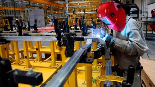 Para la UIA, la actividad industrial registró una caída en abril del 14,2% interanual