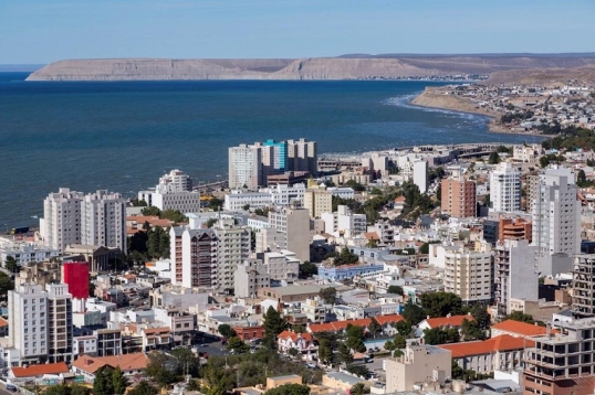 Chubut: Una joven denunció que su pareja le arrojó aceite caliente
