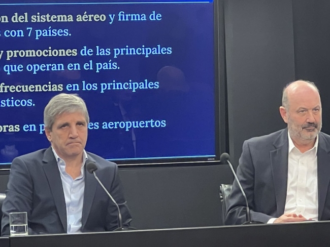 Caputo y Sturzenegger, los principales alfiles de la política económica de Javier Milei