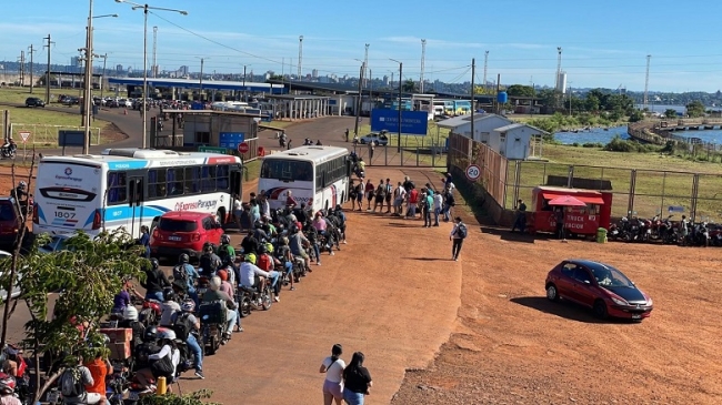 Misiones: Miles de argentinos pasan de Posadas a Encarnación para realizar las compras