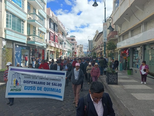 Ecuador: Multitudinaria marcha contra el aumento de precios de los combustibles