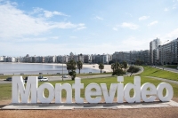 Uruguay: Desde que Javier Milei es presidente creció un 64,2% el pedido de residencia de argentinos