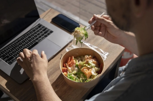 Según un informe de la UCA: la comida también empieza a faltar en el trabajo