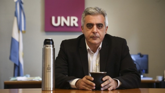 Ataque a las Universidades Nacionales: El rector de la UNR, Franco Bartolacci desmintió que tenga un chofer con sueldo millonario