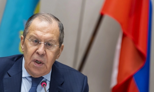 «El permiso de usar armas de largo alcance contra Rusia se concedió a Kiev hace mucho», afirmó Serguéi Lavrov