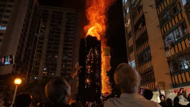 Hong Kong: Decenas de muertos y desaparecidos por el incendio que devoró varios edificios