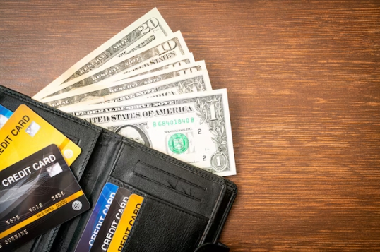 El Gobierno fijará el nuevo tipo de cambio al dólar tarjeta