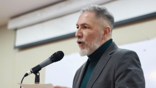 Ricardo Manetti: «Es terrible el daño que se está haciendo al campo de la investigación y la educación»