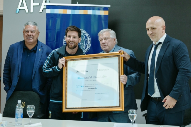 Lionel Messi recibió el título de Doctor Honoris Causa de la Universidad de Buenos Aires